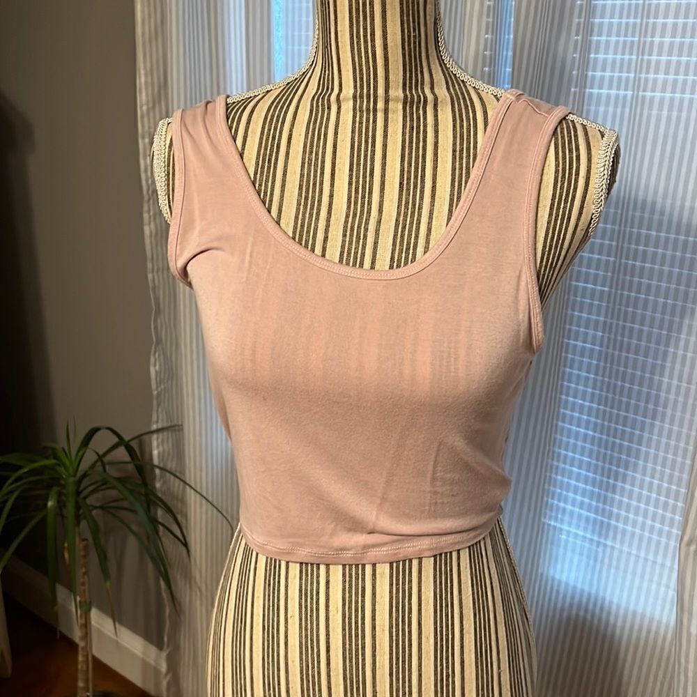 Garage Crop Tank. Medium. Pink